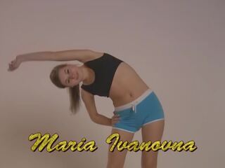 Maria looked kaakit-akit sa bawat pagbaril at akrobatiko move