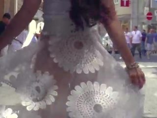 Funk oraș - jeny smith walks în public în transparent rochie fără chilotei