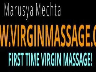 Joven mujer a chica virgen masaje con duro orgasmo