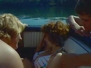朱莉娅 1974: 美国人 & 大 奶 脏 电影 mov c2