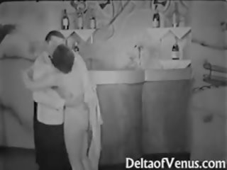 Asli ketinggalan zaman x rated klip 1930s - seks dua wanita  satu pria seks tiga orang